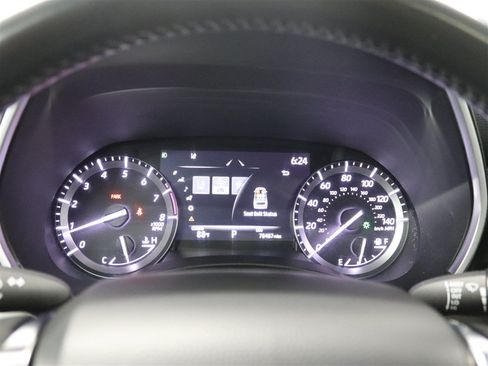 Used 2021 Toyota Highlander XLE AWD/4WD image 35