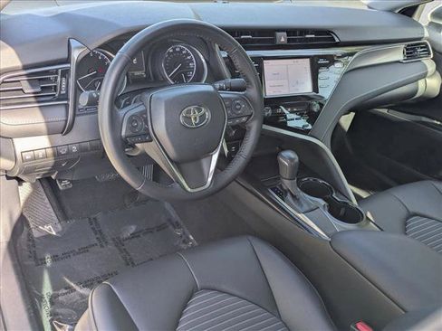 Used 2019 Toyota Camry SE FWD image 10