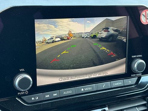 Used 2024 Nissan Pathfinder SV image 20