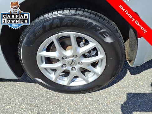 Used 2024 Chrysler Pacifica Touring-L FWD image 10
