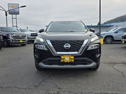 Used 2023 Nissan Rogue SV image 2
