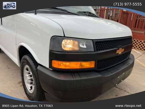 Used 2021 Chevrolet Express 2500 w/ Driver Convenience Package RWD image 13