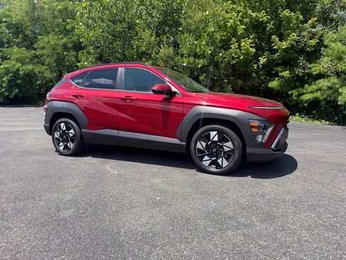 Used 2024 Hyundai Kona SEL FWD image 2