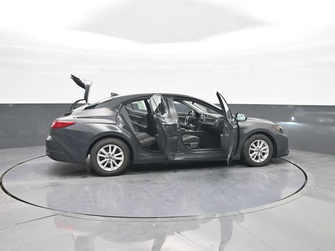 Used 2025 Toyota Camry LE w/ Convenience Package image 42