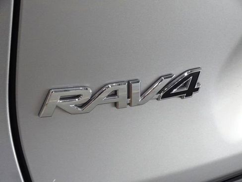 Used 2021 Toyota RAV4 XLE Premium image 36