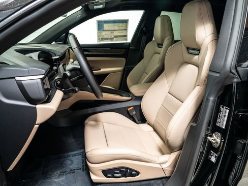 New 2026 Porsche Macan 4 Electric image 5