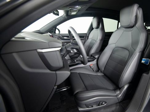 Certified 2025 Porsche Macan 4 Electric image 5