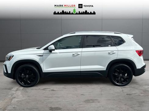 Used 2022 Volkswagen Taos SE AWD/4WD image 2