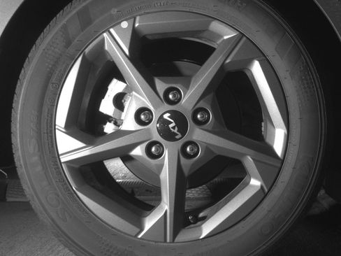 Used 2025 Kia K4 LXS image 15