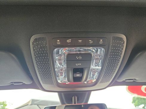 Used 2023 Mercedes-Benz GLB 250 4MATIC w/ Premium Package image 31
