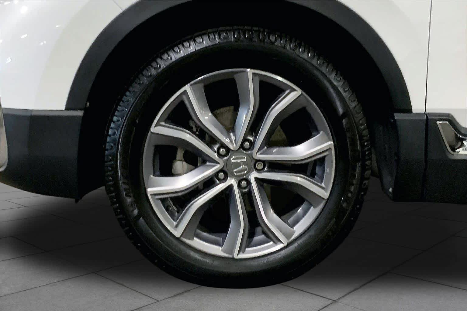 Used 2020 Honda CR-V Touring image 11