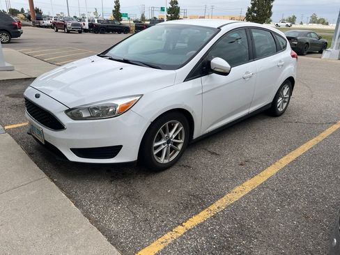 Used 2017 Ford Focus SE FWD image 5