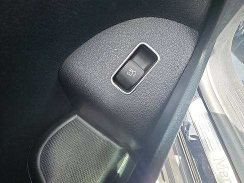 Used 2023 Mercedes-Benz GLS 450 4MATIC image 15