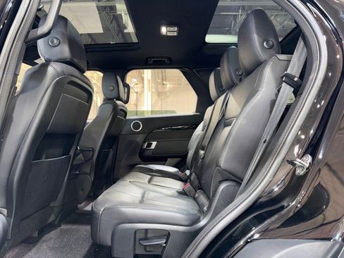 Used 2018 Land Rover Discovery SE image 56