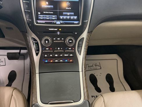 Used 2016 Lincoln MKX Reserve w/ Driver Assistance Package FWD image 21