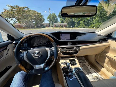 Used 2013 Lexus ES 350 w/ Luxury Pkg FWD image 22