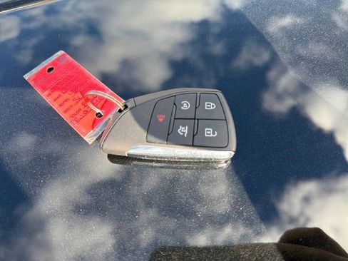 Used 2023 GMC Yukon XL SLE image 28