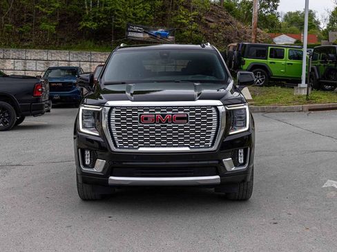 Used 2021 GMC Yukon Denali w/ Denali Premium Package AWD/4WD image 2