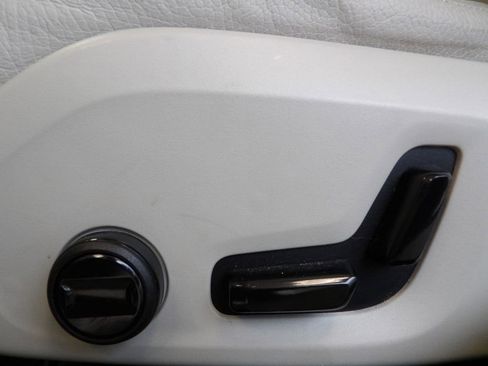 Used 2019 Volvo S60 T5 Momentum image 14