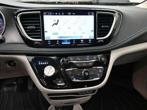Used 2023 Chrysler Pacifica Touring-L w/ Road Tripper Package AWD/4WD image 9