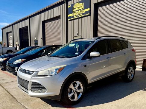Used 2014 Ford Escape SE w/ Equipment Group 201A image 2