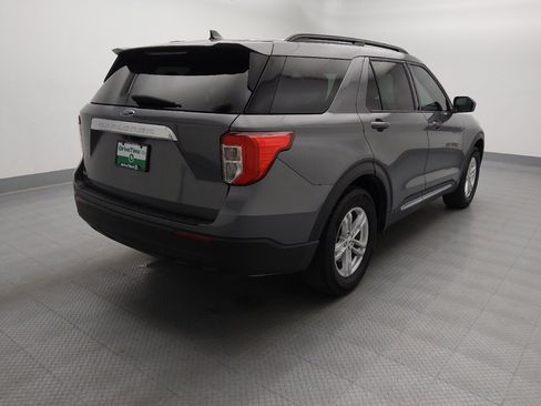 Used 2024 Ford Explorer XLT RWD image 9