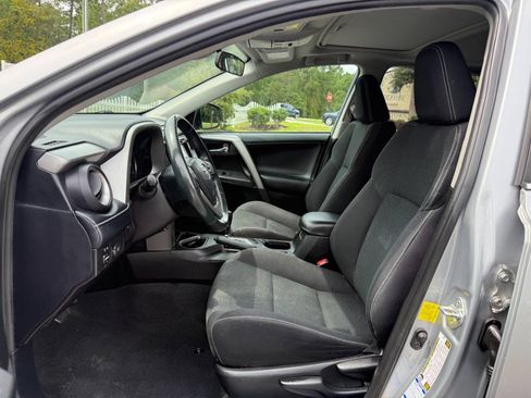 Used 2017 Toyota RAV4 XLE w/ Plus Extra Value Package AWD/4WD image 10