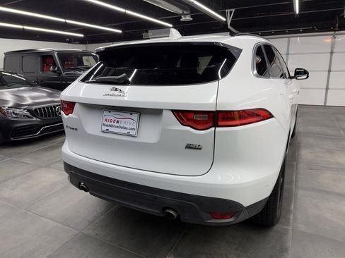 Used 2019 Jaguar F-PACE Premium image 6