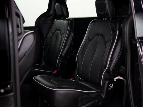 Used 2026 Chrysler Pacifica Limited w/ S Appearance Package FWD image 13