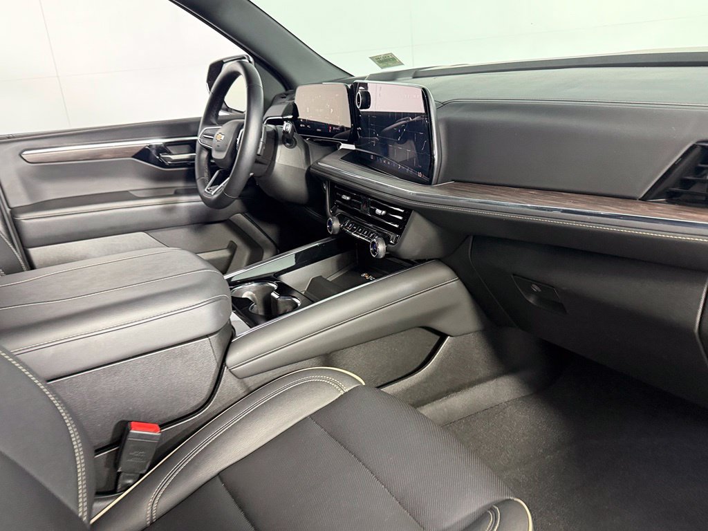 Used 2026 Chevrolet Suburban Premier AWD/4WD image 13