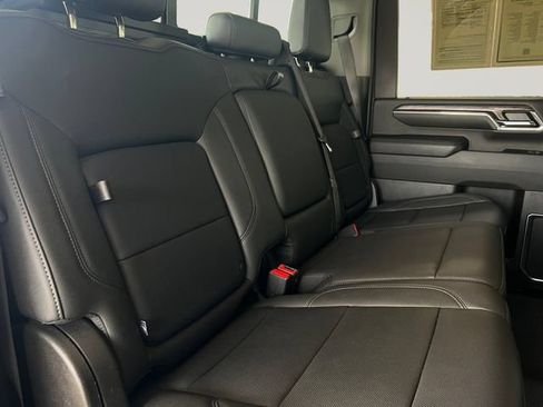 Used 2024 Chevrolet Silverado 2500 LTZ w/ LTZ Convenience Package AWD/4WD image 18