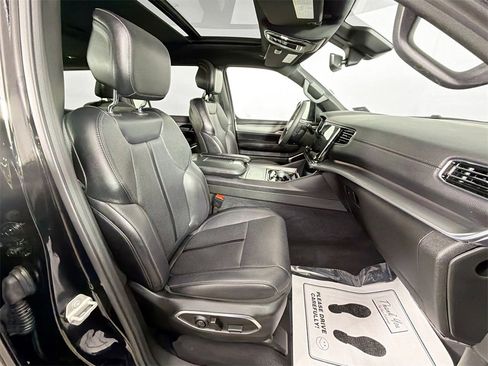 Used 2024 Jeep Wagoneer Series II image 33