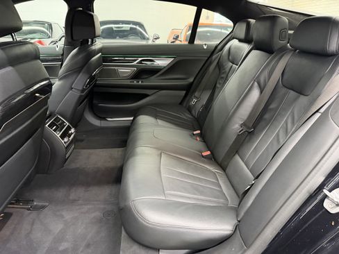 Used 2021 BMW 740i w/ M Sport Package image 22