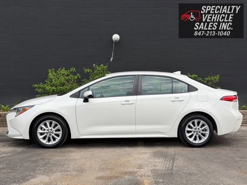 Used 2020 Toyota Corolla LE w/ LE Convenience Package FWD image 2