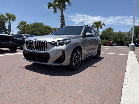 Used 2025 BMW X1 xDrive28i AWD/4WD image 3