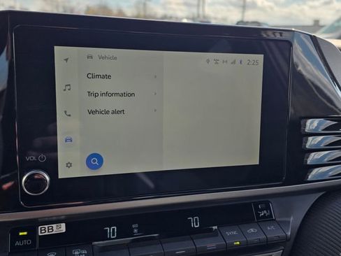 Used 2025 Toyota Camry SE image 16