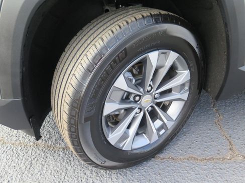 Used 2025 Chevrolet Equinox LT w/ Convenience Package II image 18