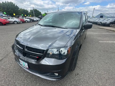 Used 2018 Dodge Grand Caravan SE image 7