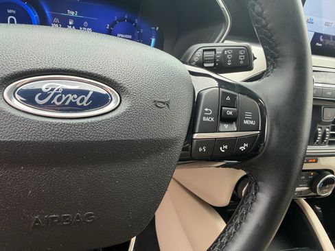 Used 2022 Ford Escape SEL w/ Technology Package AWD/4WD image 27