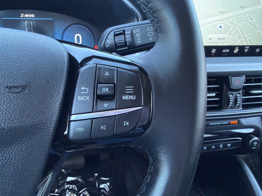 Used 2025 Ford Escape Platinum AWD/4WD image 23