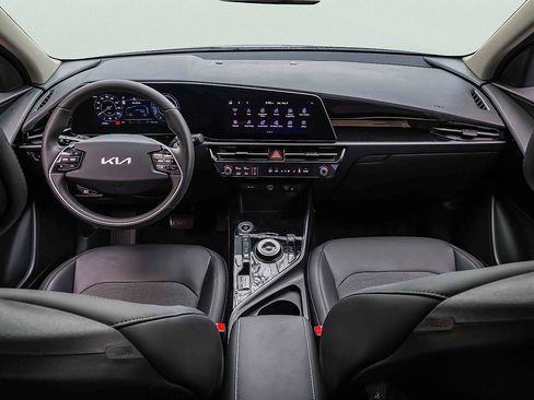 Certified 2025 Kia Niro Wind w/ Wind Preserve Package FWD image 14
