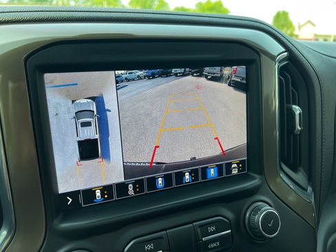 Used 2021 Chevrolet Silverado 1500 High Country w/ Technology Package image 19