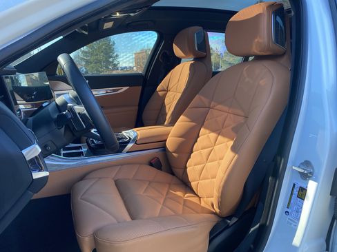 Used 2025 BMW 740i w/ Premium Package image 56