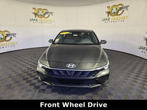 Used 2024 Hyundai Elantra SEL image 2