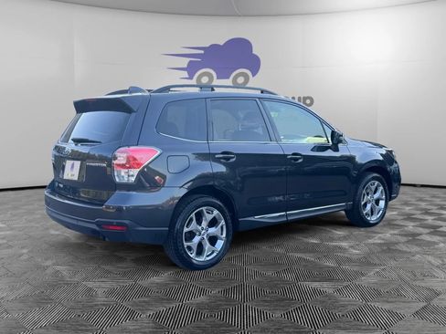Used 2018 Subaru Forester 2.5i Touring AWD/4WD image 5