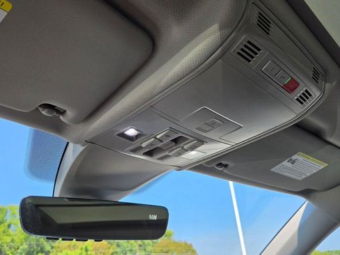 Certified 2023 Volkswagen Tiguan SE w/ Panoramic Sunroof Package FWD image 38