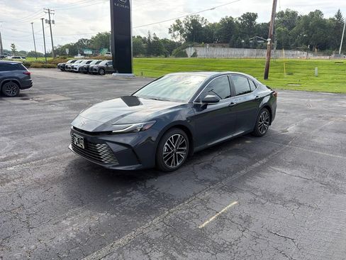Used 2026 Toyota Camry XLE w/ Premium Package AWD/4WD image 6