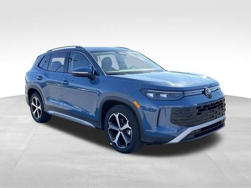New 2026 Volkswagen Tiguan SE FWD image 7