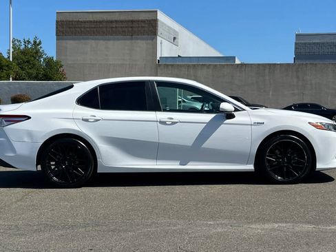 Used 2018 Toyota Camry LE FWD image 5