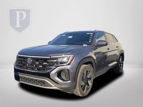 Used 2025 Volkswagen Atlas Cross Sport SE AWD/4WD image 10